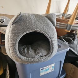 Used Cat Bed