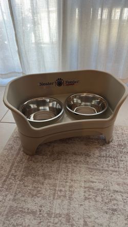 Neater Feeder for Dogs