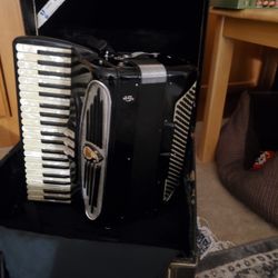 Vintage Giulieti S32 120 Bass Accordion For sale