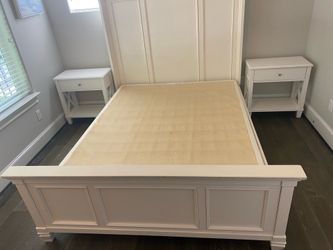 Queen bedroom set with dresser and nightstands