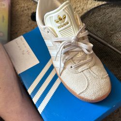 Kids Size 5 Gazelles T 