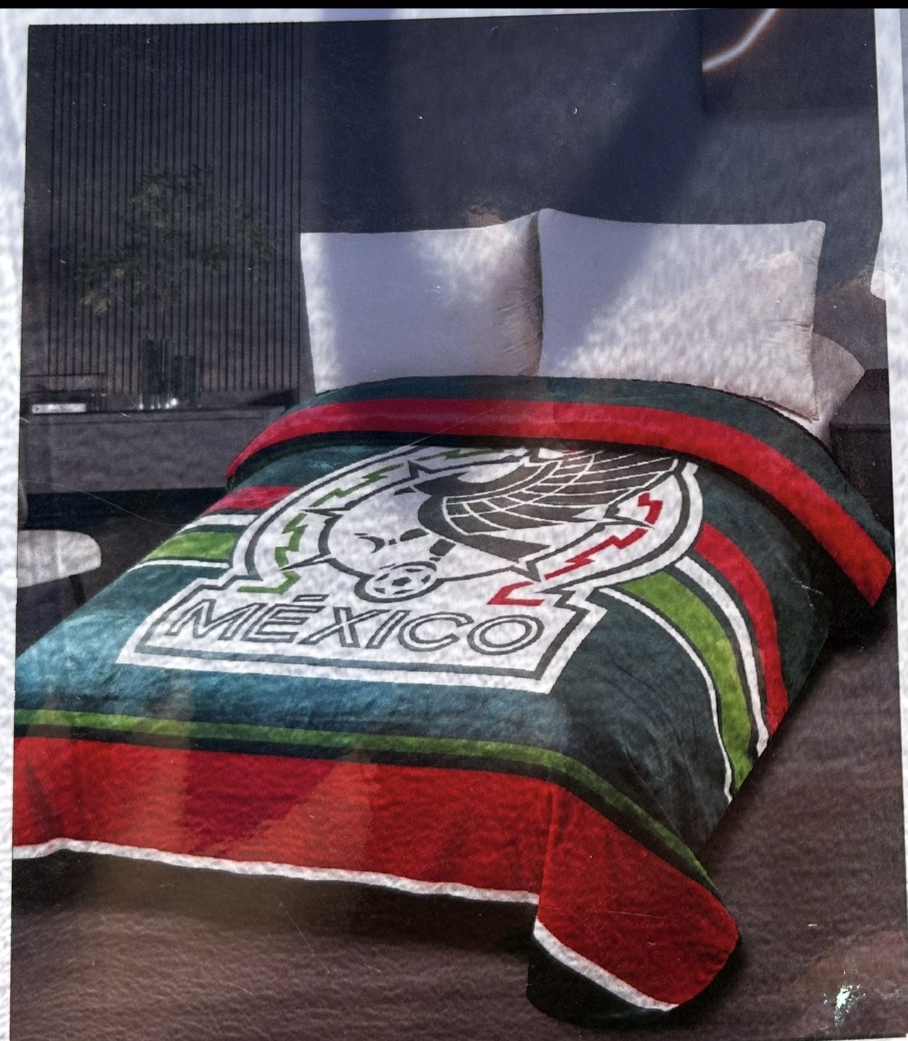 Seleccion Nacional De Mexico Cloud Soft Reversible Blanket Queen Size