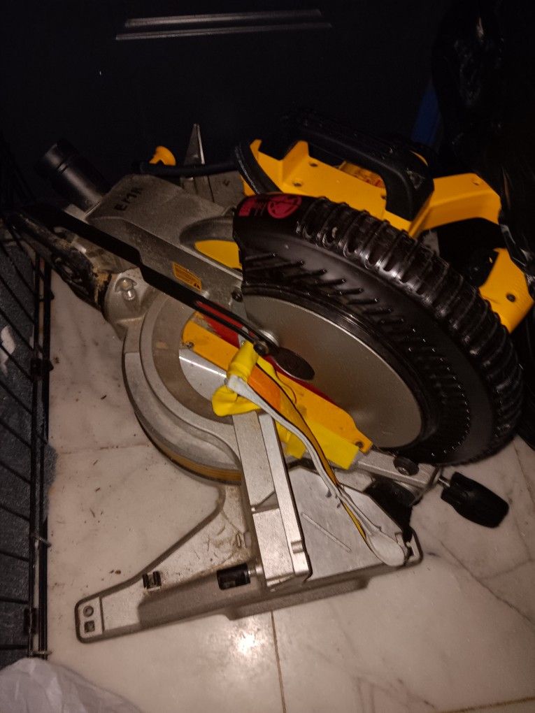 Dewalt 10" Miter Saw (Diablo Blade) for Sale in Houston, TX OfferUp