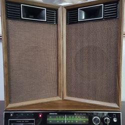 Soundesign 8 Track AM-FM Stereo Receiver With Speakers Model 4469