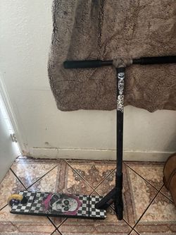 Pro scooter comes with extra deck