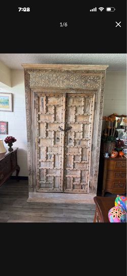 Antique beautiful amor Cabinet