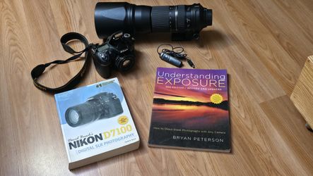 NIKON DSLR Camera Outfit - Like New