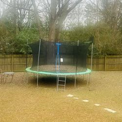 Trampoline -14ft Round With Bball Hoop