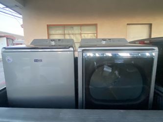 Topload Maytag washer & gas dryer set