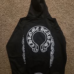 🔥 Chrome Hearts Hoodie (Large) – $80
Includes FREE GEN 4 AirPods!! 
