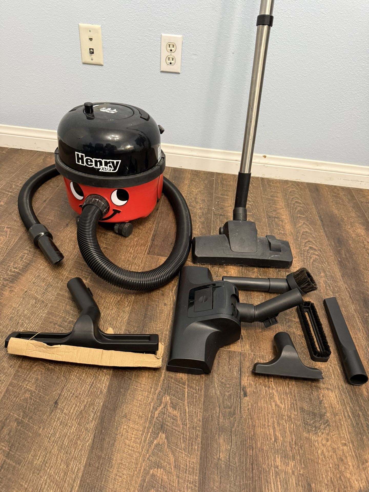 Numatic Henry Xtra Vacuum