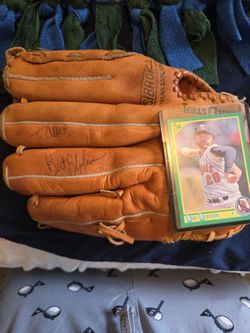 Bert blyleven autographed baseball mitt