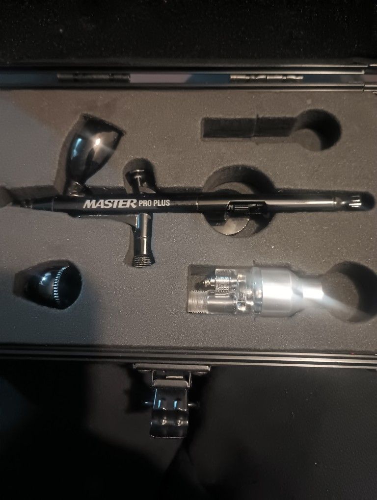 Airbrush Gun Come With A Hose Used Once Like New