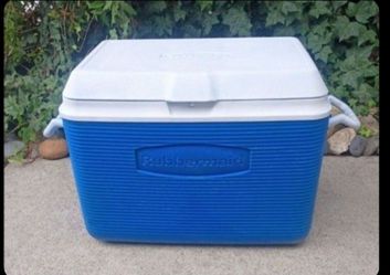Ice Chest Cooler Excellent Condition