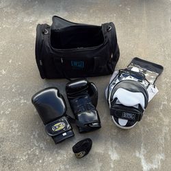 Nice BOXING GLOVE Set