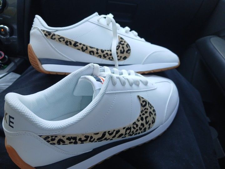 Woman's Nike/Cortez. 