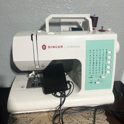Singer Sewing Machine 