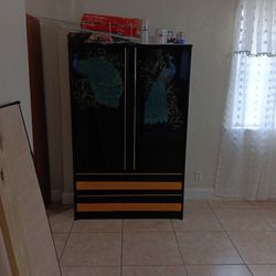 Beautiful Amoure With Shelves Make An Offer