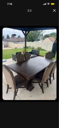 Free dining table