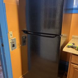 Like New Refrigerator 30in