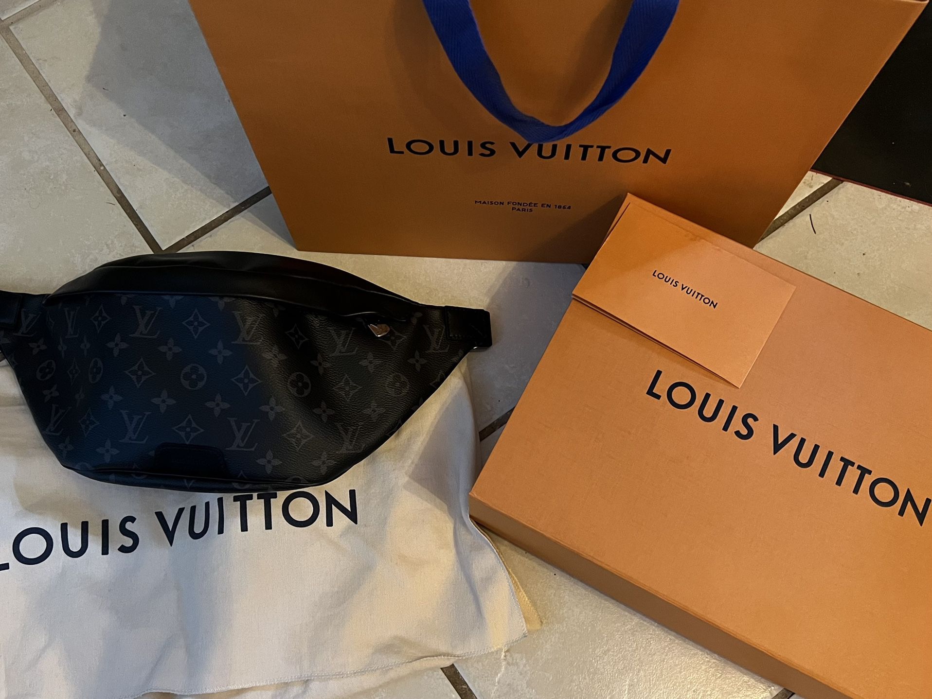 Louis Vuitton Discovery Bum Bag for Sale in Sedro-woolley, WA