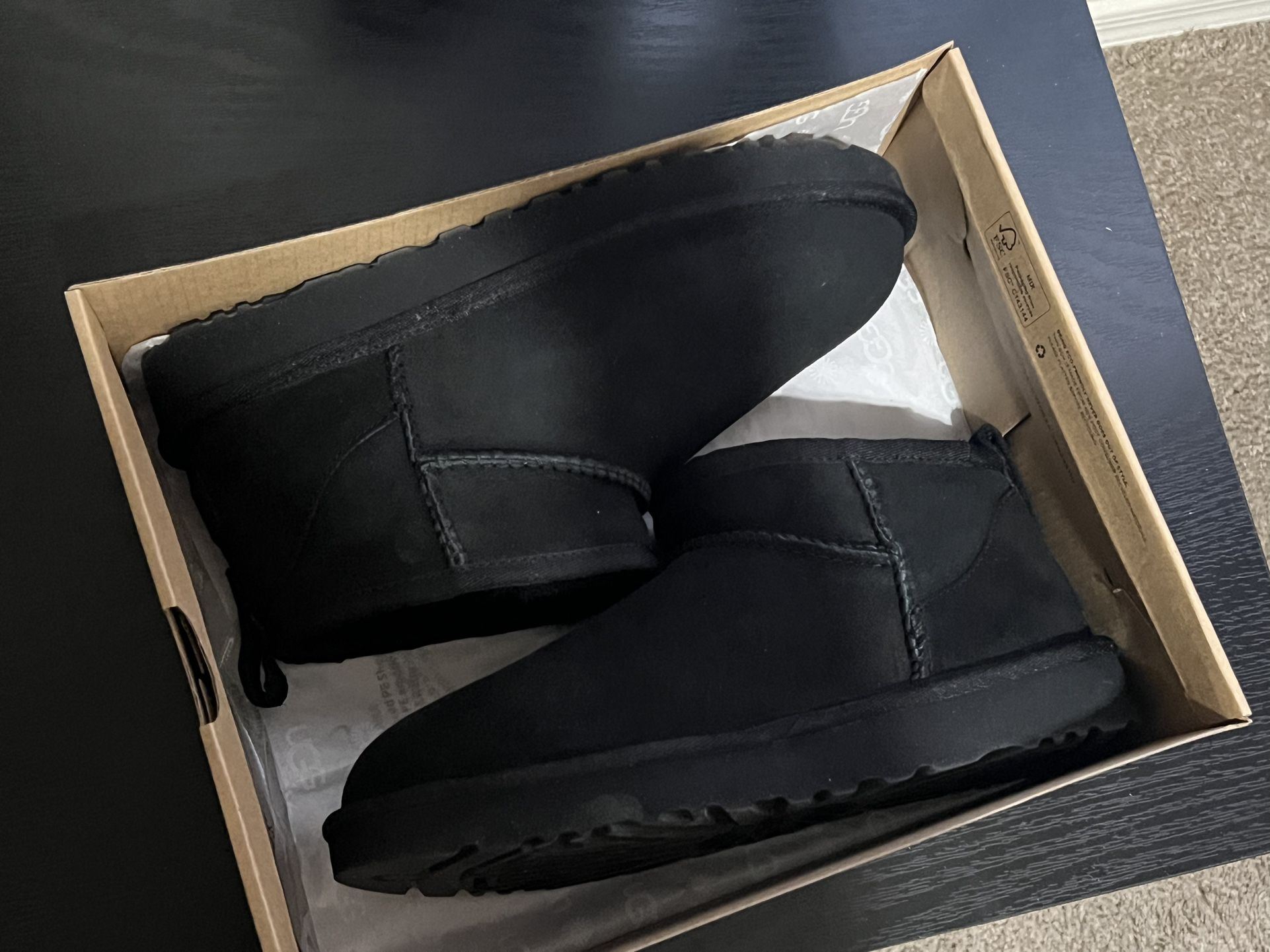 UGG CLASSIC ULTRA MINI BOOT