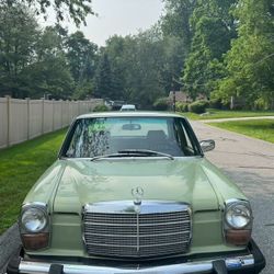 230 Mercedes-Benz 