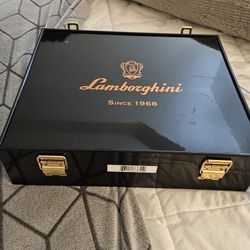 original Lamborgnini  Suitcase + wine bottles