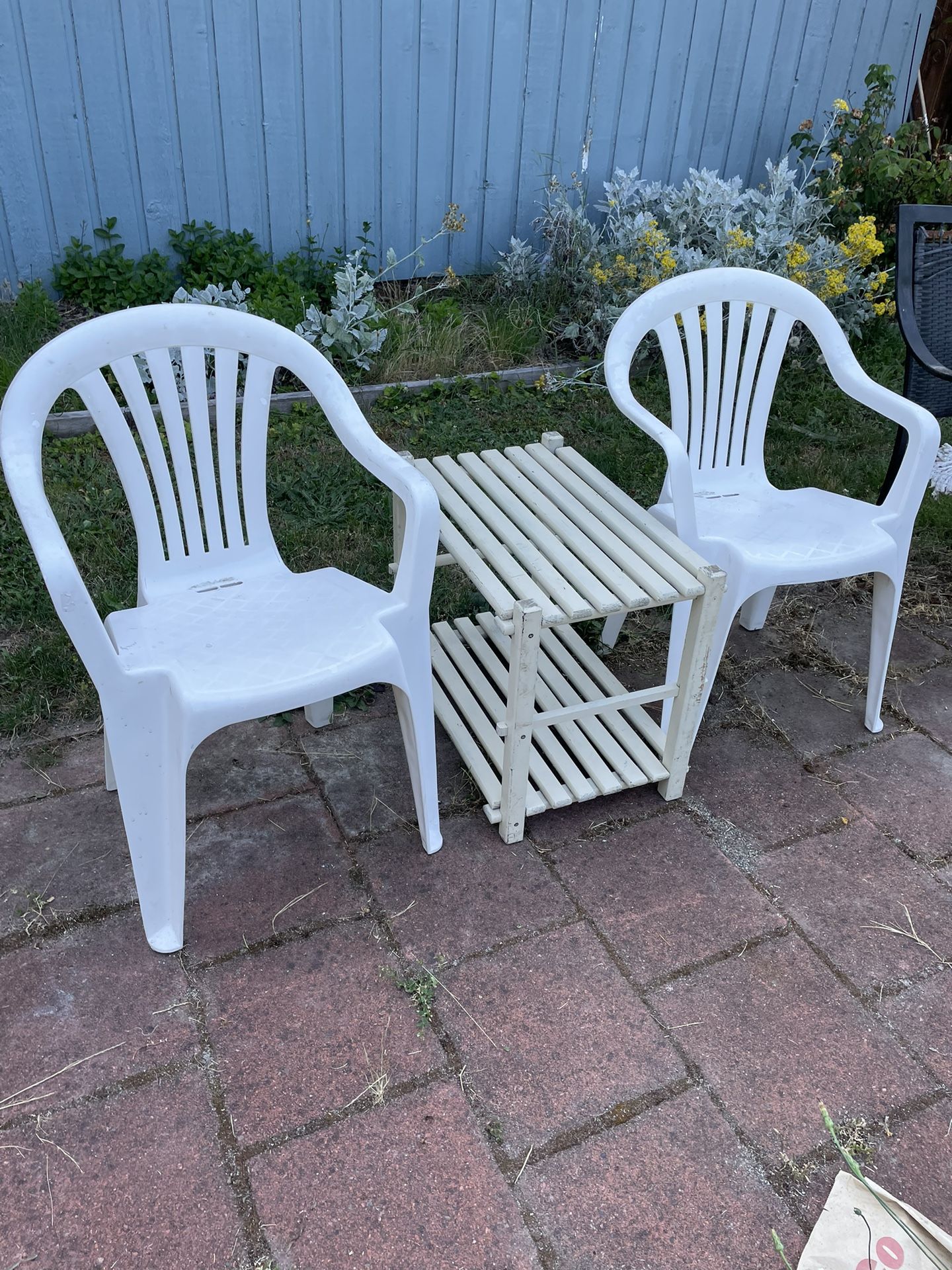 2 Patio Chairs With  Wood Table 
