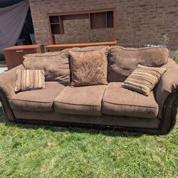 Brown Couch And Throw Pillows