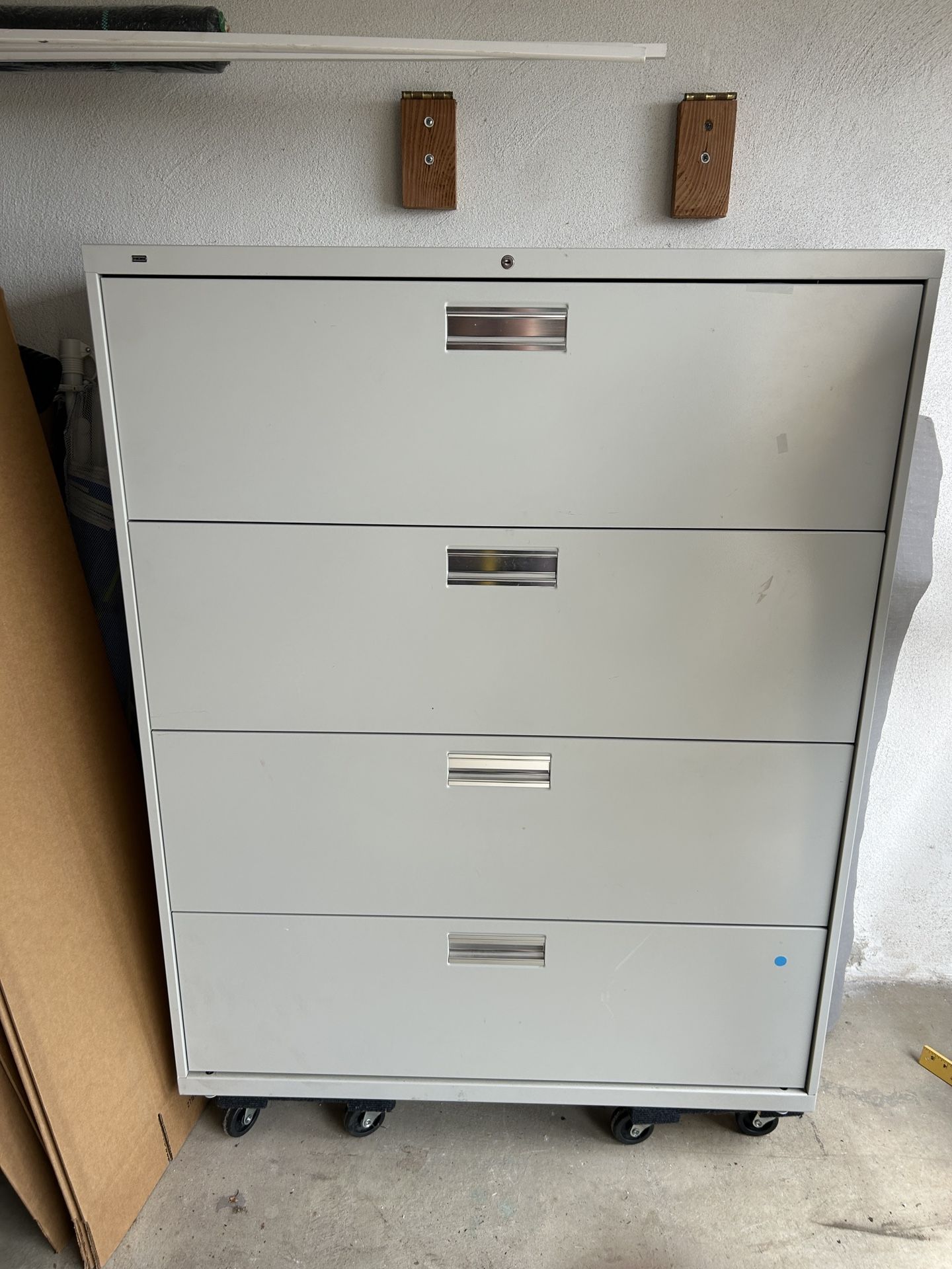 File Cabinet 3 Drawer Like New.