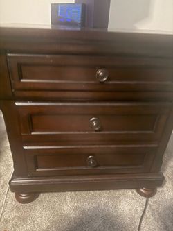 Dark Wood 3 Drawer night stand