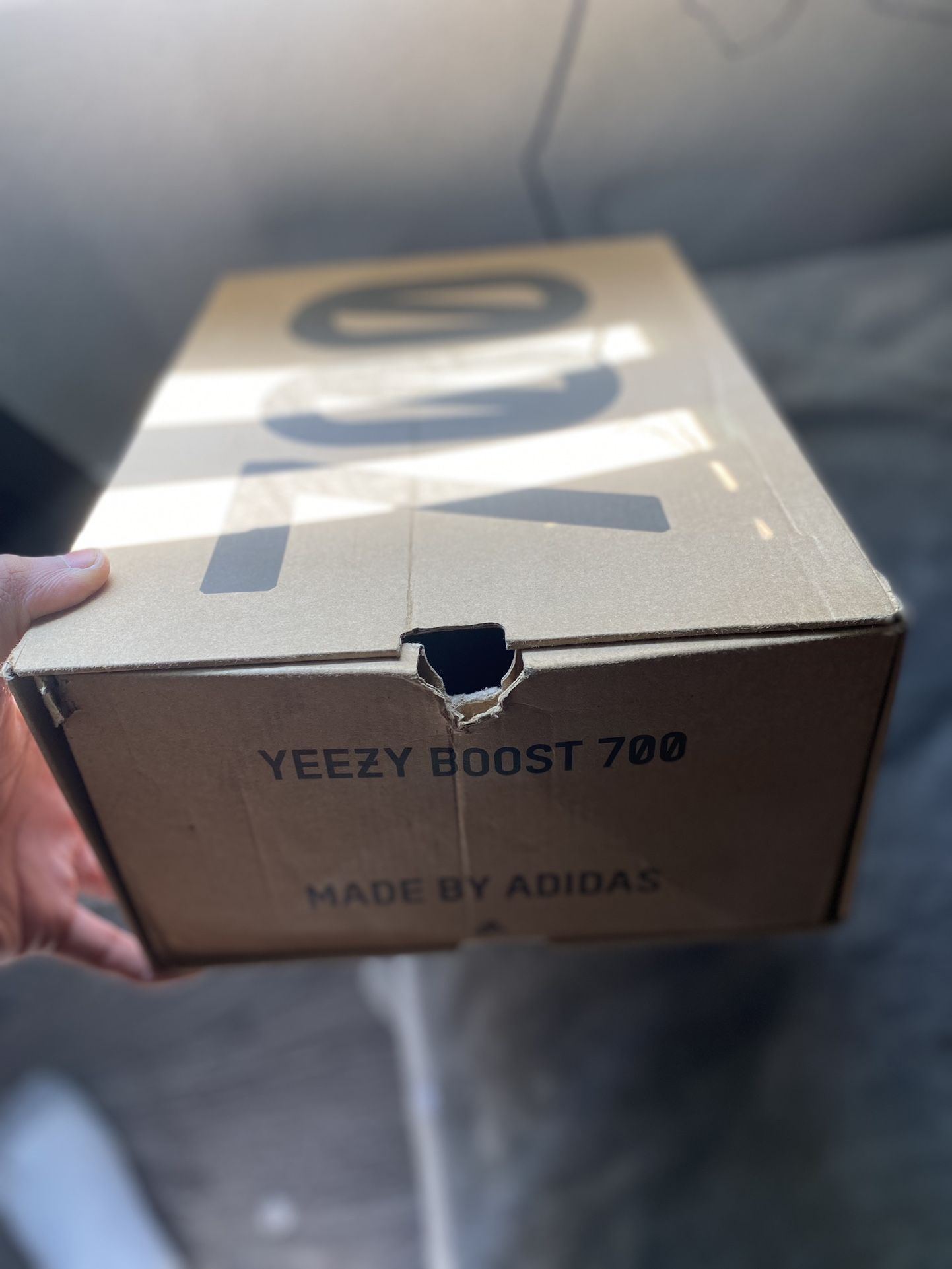 Yeezy 700 size 9.5 throw Offer no Lowball 📲