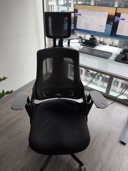 UPLIFT Pursuit Ergonomic Chair - Black