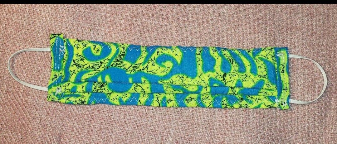 NEW Vera Bradley Kids Face Mask. Purchased for my granddaughter but unfortunately too small. My granddaughter is the size of a 10 year old so I woul