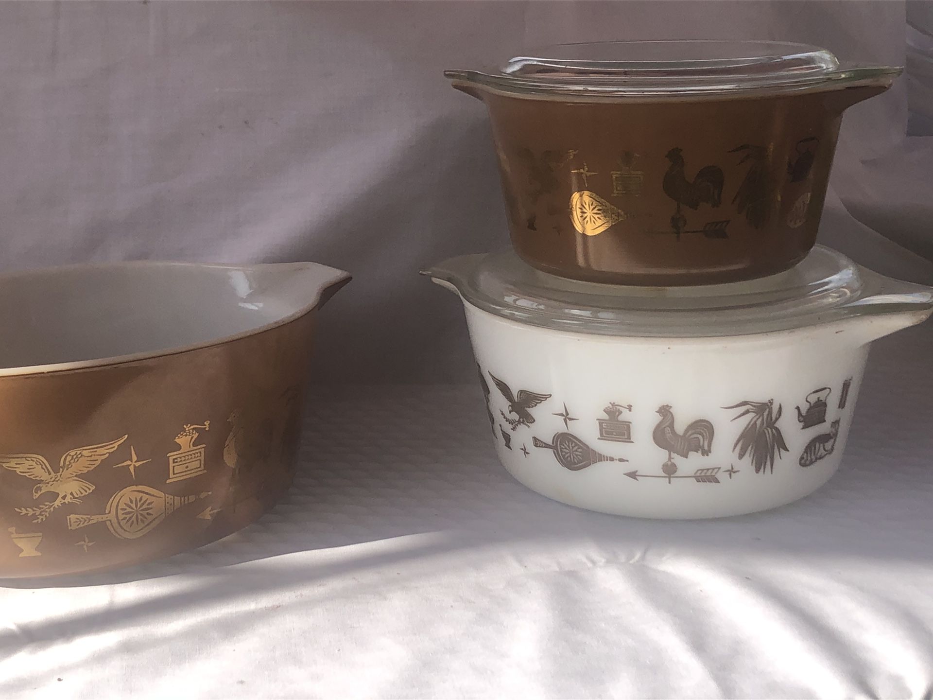 Pyrex bowls 475 B, 474, 473, two lids country pattern roosters