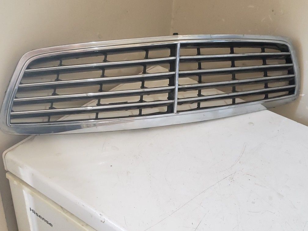 Mercedes grill plastic don't know what it fits