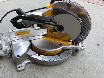 DEWALT 15 Amp 10 in Compound Single-Bevel Miter Saw DWS713