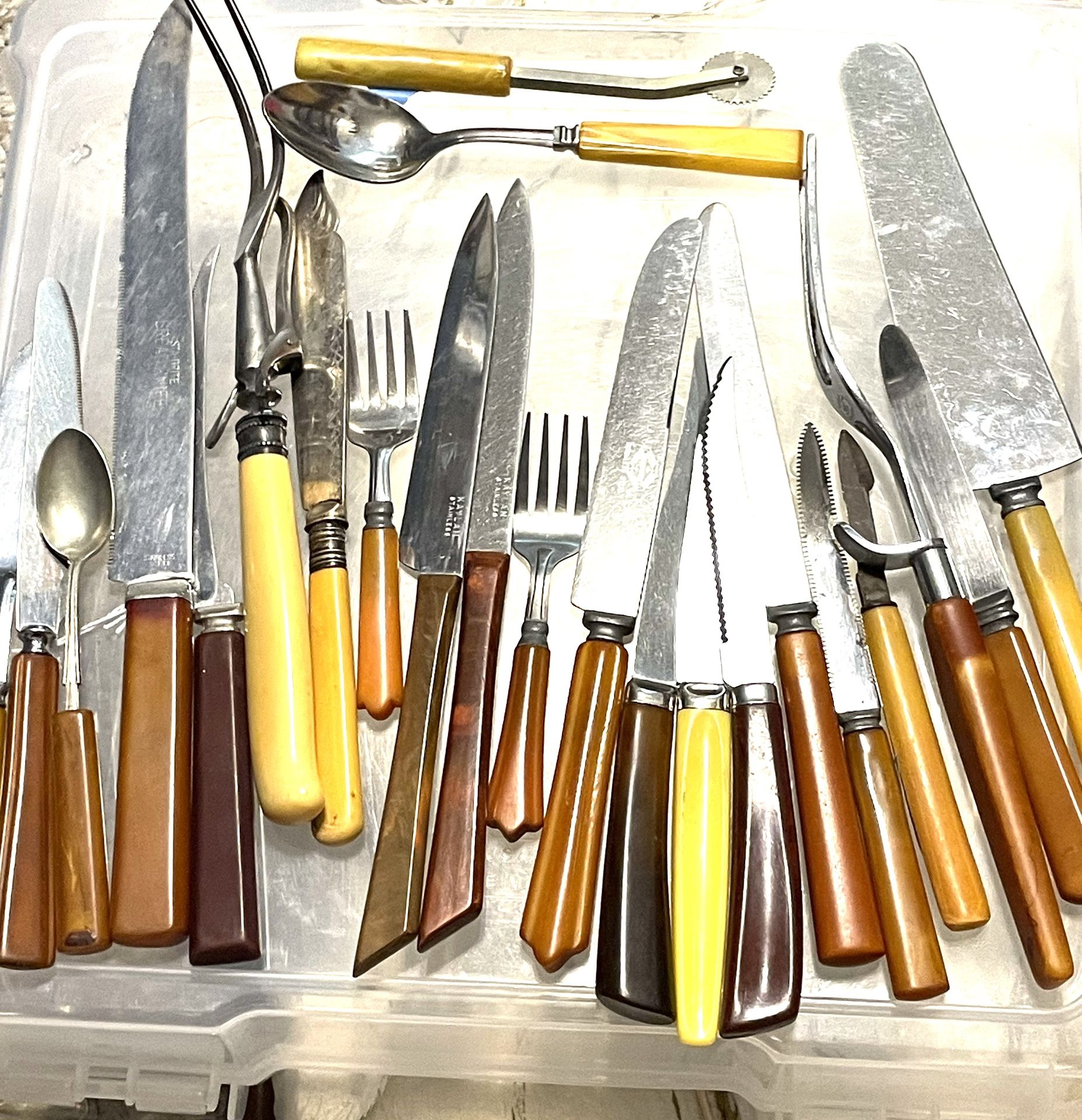 23 Bakelite/Catalin…Utensils
