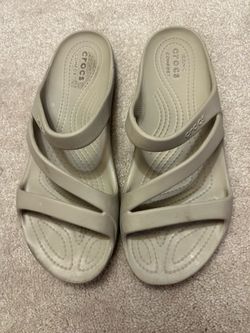Crocs women’s sandals Size 8