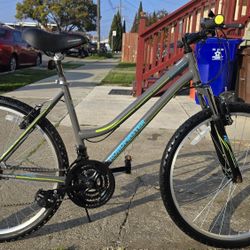 Mountain Bike Medium Size 
Great Condition Ready to Ride 
