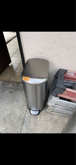 Excellent condition, 13 gallons and more sizes available trash cans