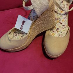 Bamboo Wedge Sandals size 7.5