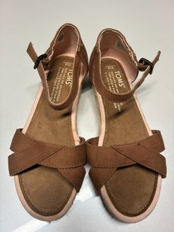 Toms Harper wedge sandal youth size 1.5