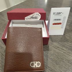 New FERRAGAMO wallet - Authentic