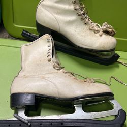 5 Pairs Of Ice Skates-sizes 7, 2 Pairs Of 8’s, 1size 9, Black Skates Size 10