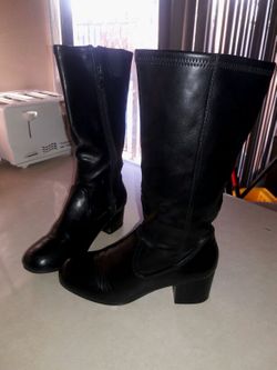 Little girls size 2 black boots