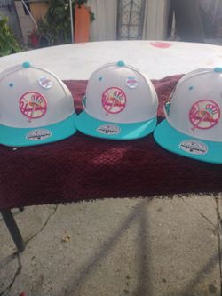 Mitchell & Ness  - Cream and Teal size 7 1/8