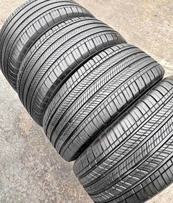 235/55/19 Michelin 📍📍 Vendo un set de llantas con 80% de vida las 4 📍🌟