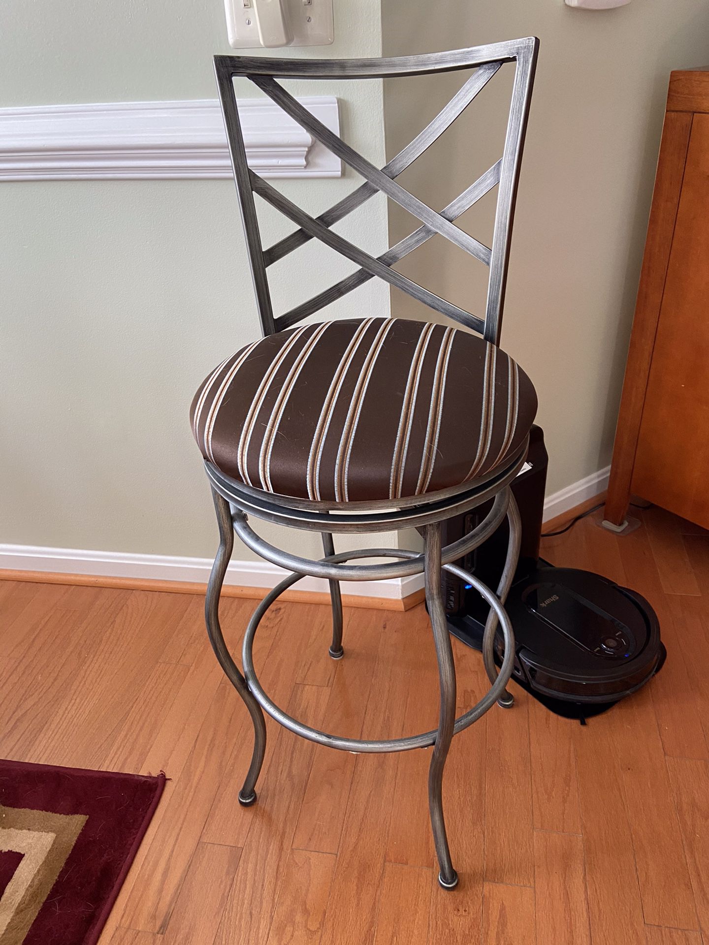 2 Bar/Counter Stools with metal frame